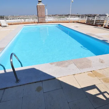Pool Metro Garage * ליסבון