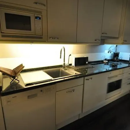 Pool Metro Garage Appartement Lissabon