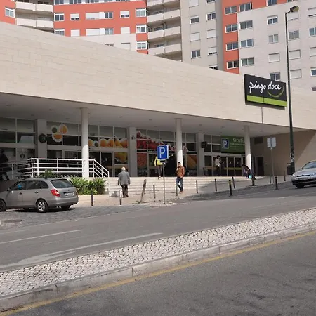 Pool Metro Garage * Lissabon