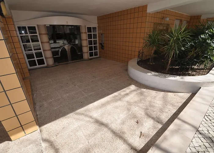 Apart Lisbon Pool Metro Garage