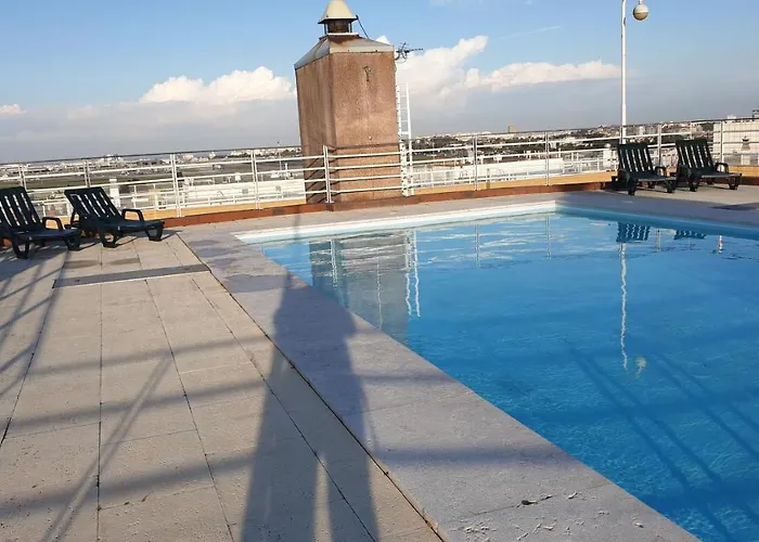 Apart Lisbon Pool Metro Garage
