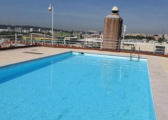 Apart Lisbon Pool Metro Garage