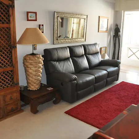 Apart Lisbon Pool Metro Garage