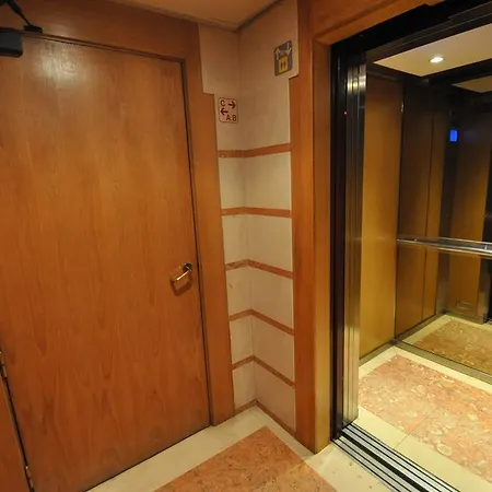 Apart Lisbon Pool Metro Garage Lisboa